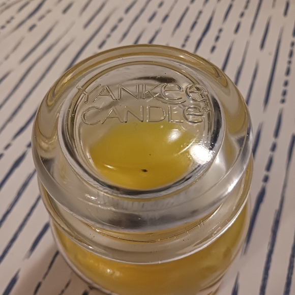 YANKEE CANDLE 22oz (Sicilian Lemon) - Picture 5 of 7